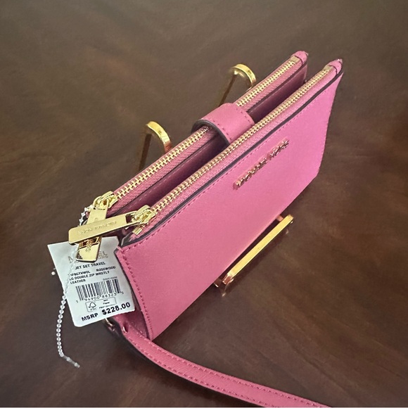 New Michael kors wallet / wristlet - Picture 5 of 10